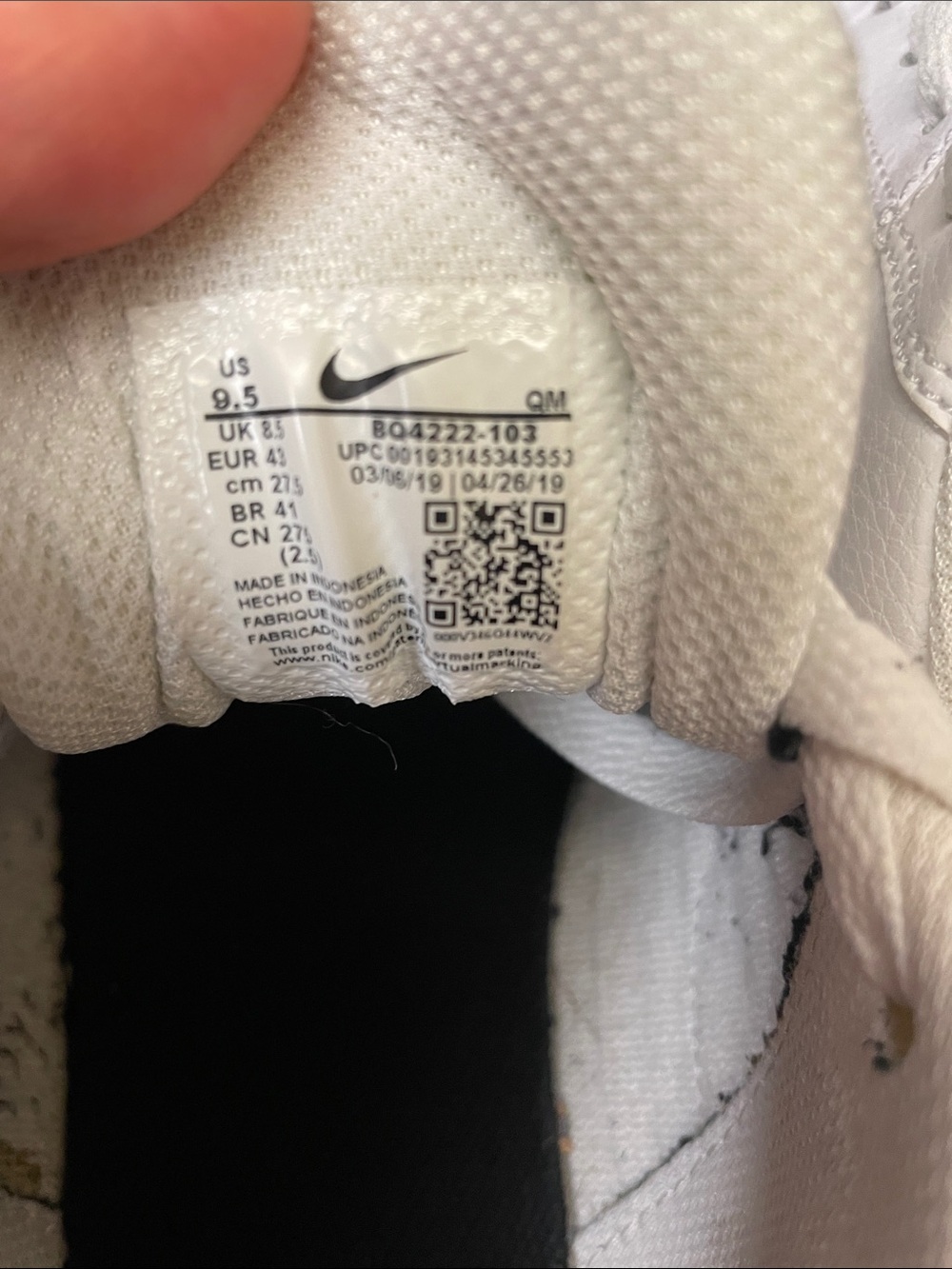 Nike White Leather Low-Top Sneakers with Black Swoosh - Picture 5 of 5